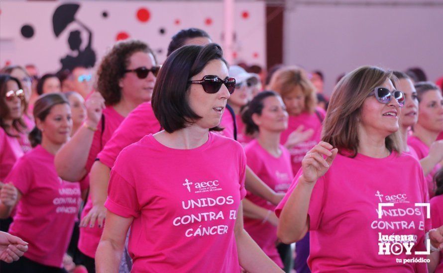 GALERÍA: Una marea rosa toma la calle contra el cáncer en la "Marcha Zumba Solidaria"