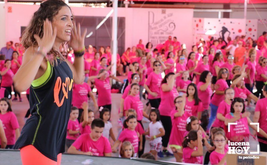 GALERÍA: Una marea rosa toma la calle contra el cáncer en la "Marcha Zumba Solidaria"