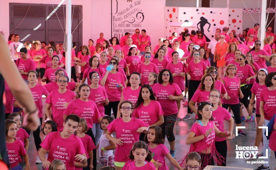 GALERÍA: Una marea rosa toma la calle contra el cáncer en la "Marcha Zumba Solidaria"