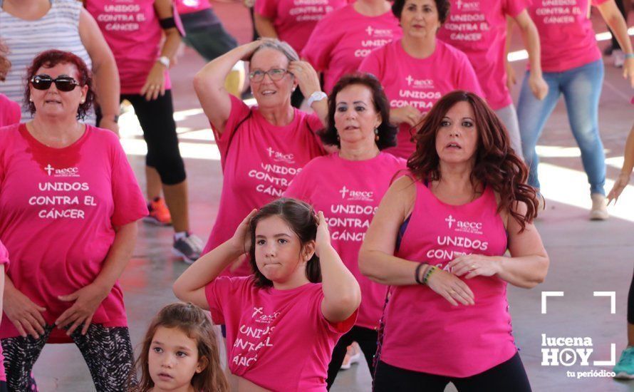 GALERÍA: Una marea rosa toma la calle contra el cáncer en la "Marcha Zumba Solidaria"