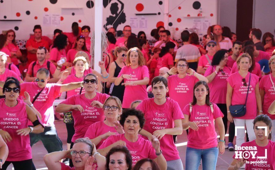 GALERÍA: Una marea rosa toma la calle contra el cáncer en la "Marcha Zumba Solidaria"