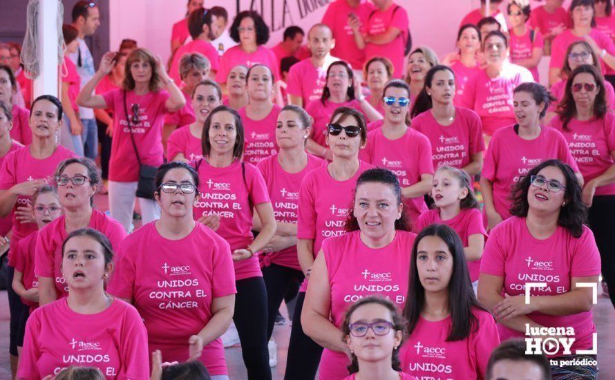 GALERÍA: Una marea rosa toma la calle contra el cáncer en la "Marcha Zumba Solidaria"