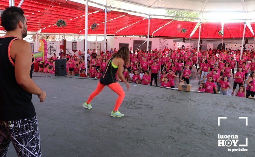 GALERÍA: Una marea rosa toma la calle contra el cáncer en la "Marcha Zumba Solidaria"