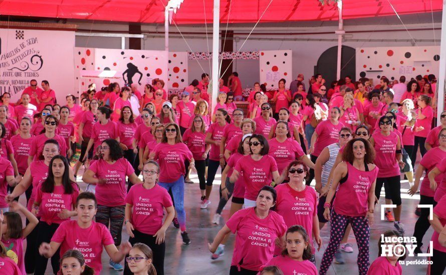 GALERÍA: Una marea rosa toma la calle contra el cáncer en la "Marcha Zumba Solidaria"