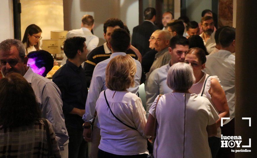 GALERÍA: Abre sus puertas Ópera Café y Copas, un nueva oferta de ocio para la tarde y noche lucentina GALERÍA: Abre sus puertas Ópera Café y Copas, un nueva oferta de ocio para la tarde y noche lucentina