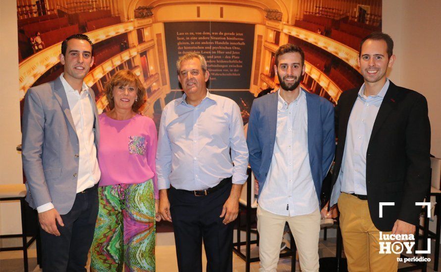 GALERÍA: Abre sus puertas Ópera Café y Copas, un nueva oferta de ocio para la tarde y noche lucentina GALERÍA: Abre sus puertas Ópera Café y Copas, un nueva oferta de ocio para la tarde y noche lucentina