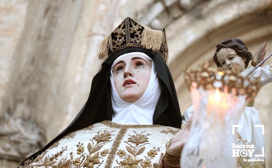 GALERÍA: Santa Teresa de Jesús recorre las calles de Lucena en solemne procesión