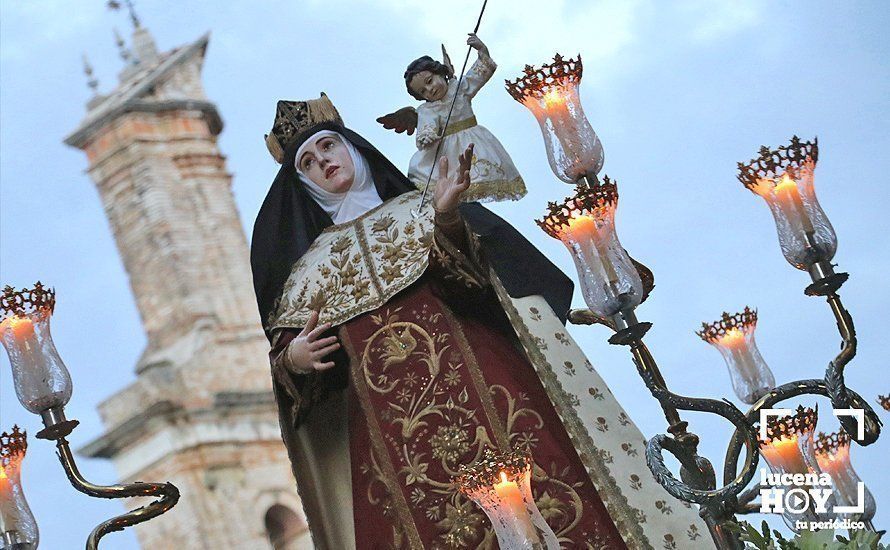 GALERÍA: Santa Teresa de Jesús recorre las calles de Lucena en solemne procesión