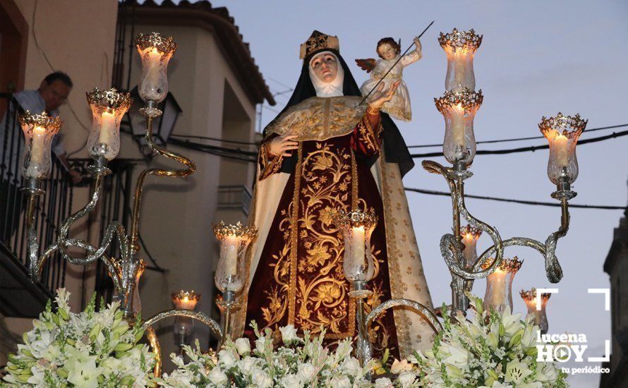 GALERÍA: Santa Teresa de Jesús recorre las calles de Lucena en solemne procesión