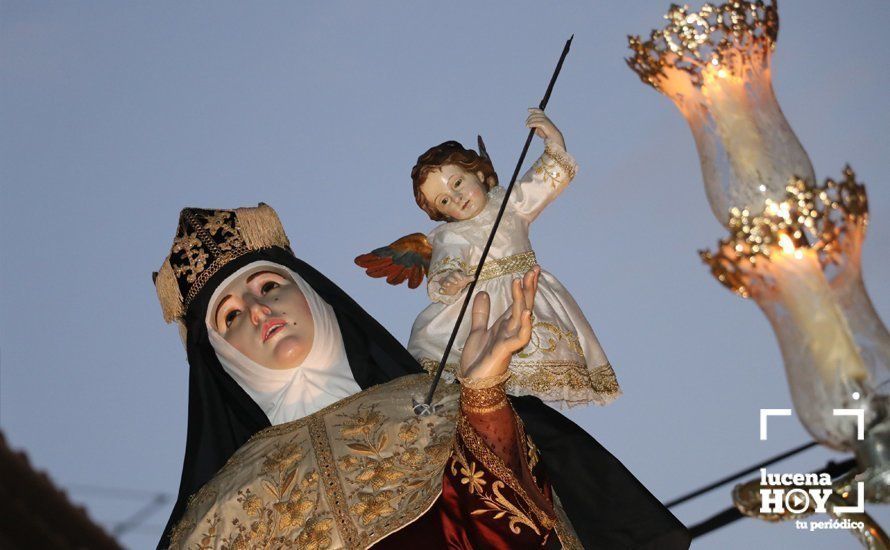 GALERÍA: Santa Teresa de Jesús recorre las calles de Lucena en solemne procesión