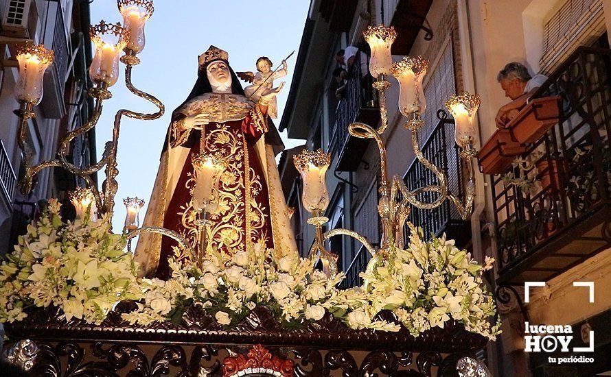 GALERÍA: Santa Teresa de Jesús recorre las calles de Lucena en solemne procesión