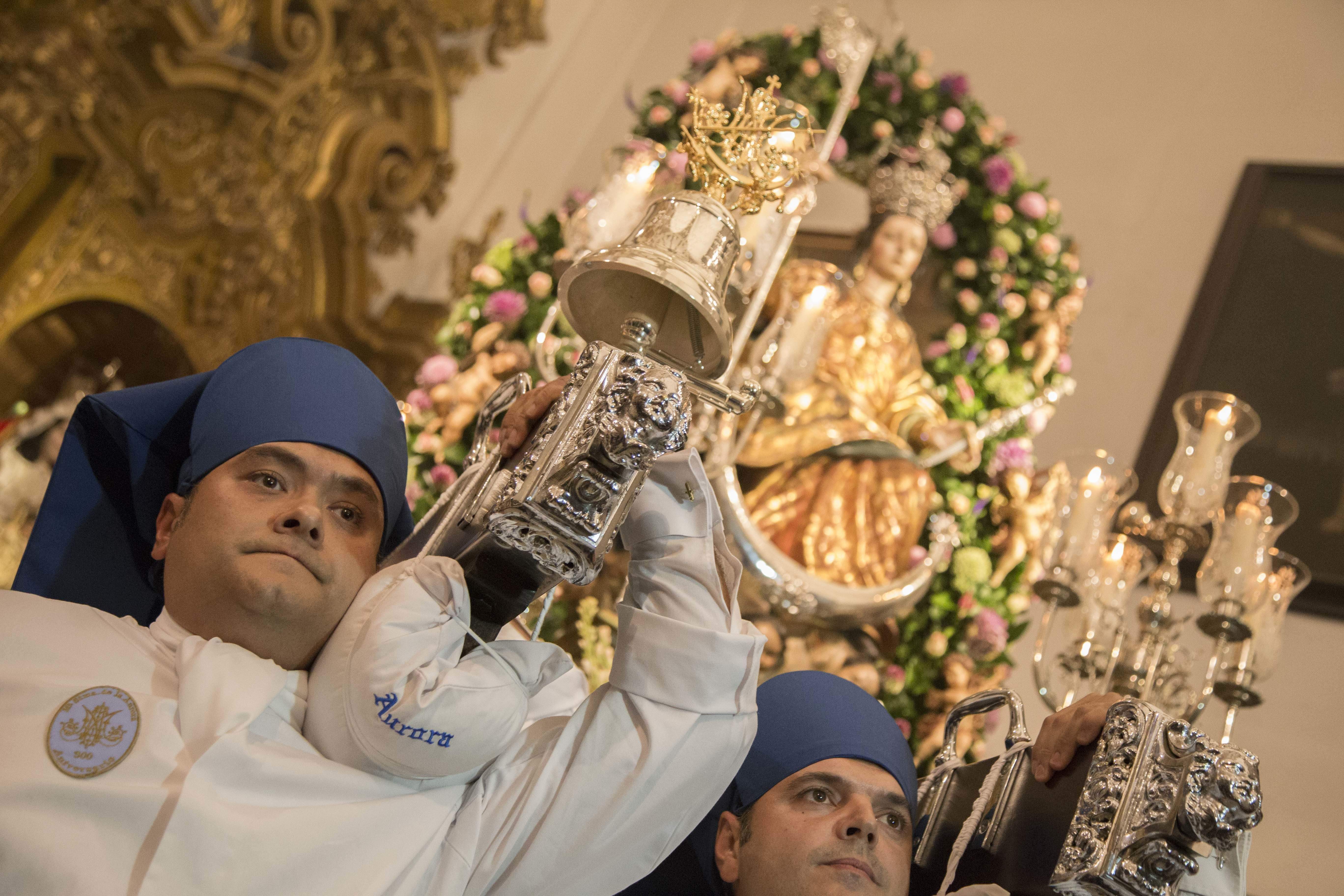 GALERÍA: La Misa Pontifical y el traslado procesional a su ermita cierra los actos conmemorativos del 300 Aniversario de la Cofradía de la Aurora