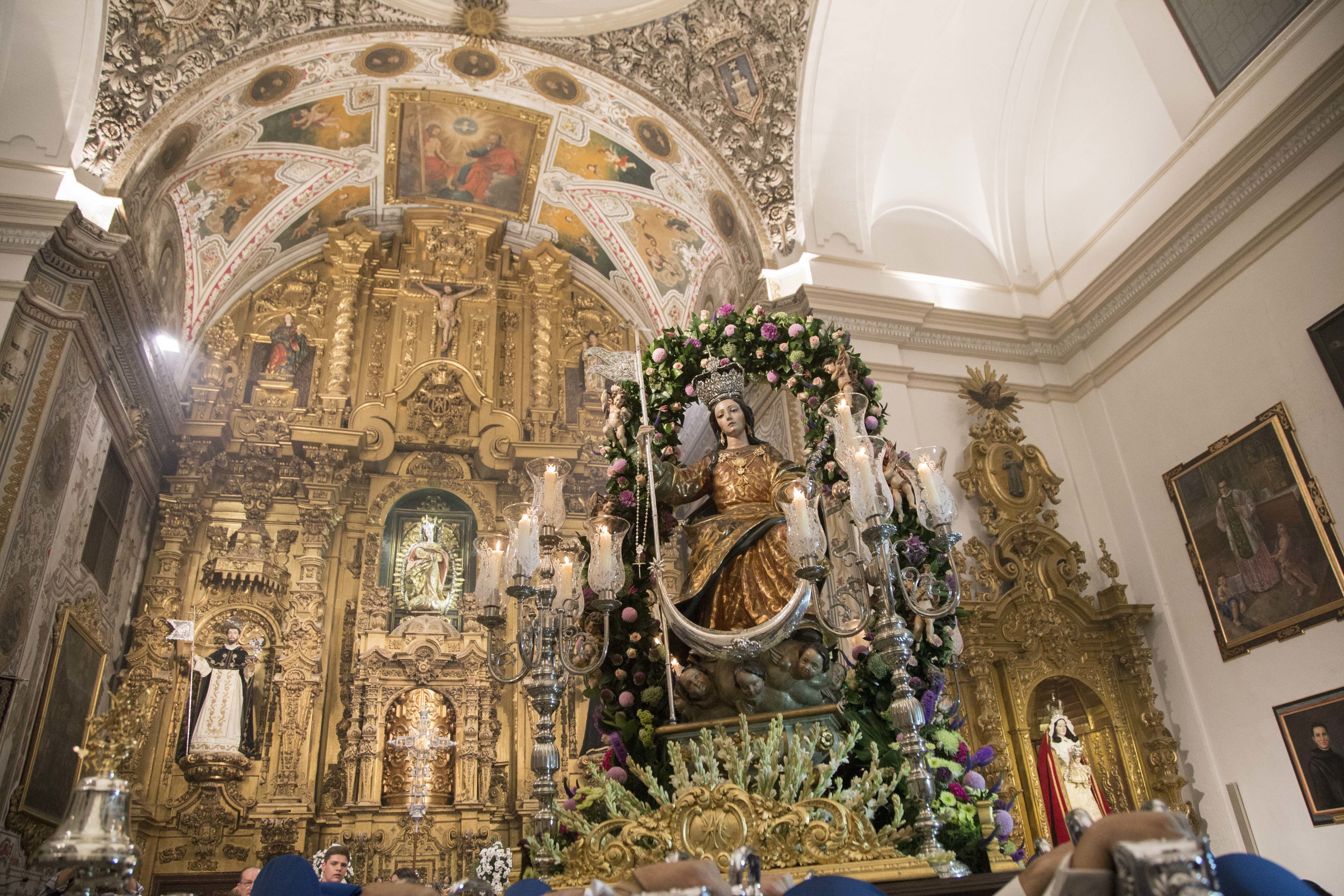 GALERÍA: La Misa Pontifical y el traslado procesional a su ermita cierra los actos conmemorativos del 300 Aniversario de la Cofradía de la Aurora
