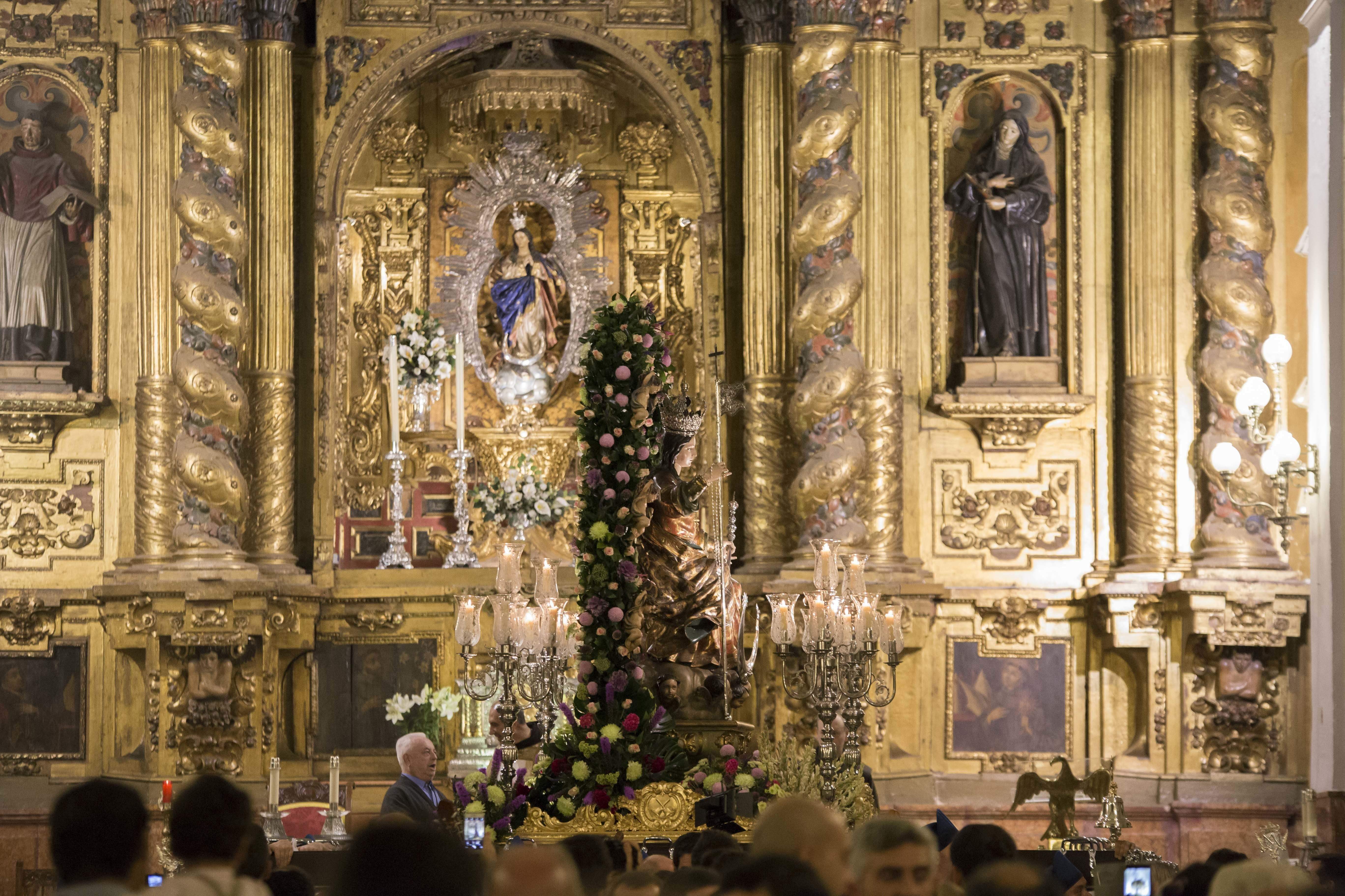 GALERÍA: La Misa Pontifical y el traslado procesional a su ermita cierra los actos conmemorativos del 300 Aniversario de la Cofradía de la Aurora