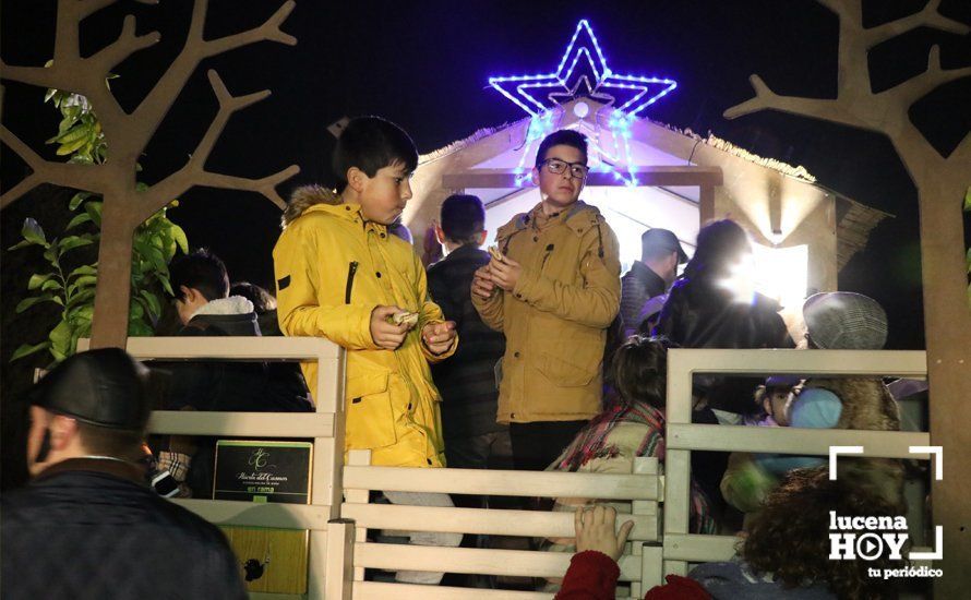 GALERÍA: Los Reyes Magos hacen una primera parada en Campo de Aras antes de llegar a Lucena