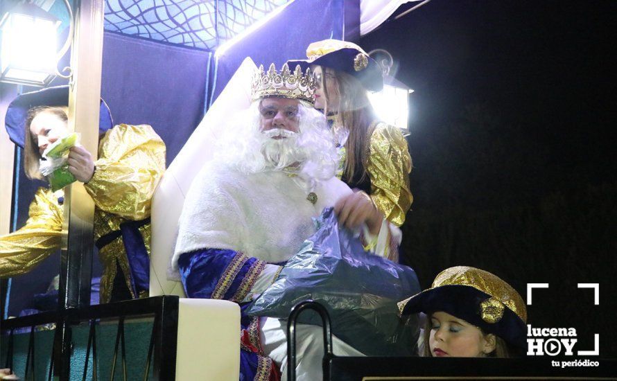 GALERÍA: Los Reyes Magos hacen una primera parada en Campo de Aras antes de llegar a Lucena