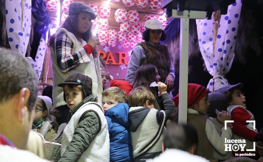 GALERÍA: Los Reyes Magos hacen una primera parada en Campo de Aras antes de llegar a Lucena