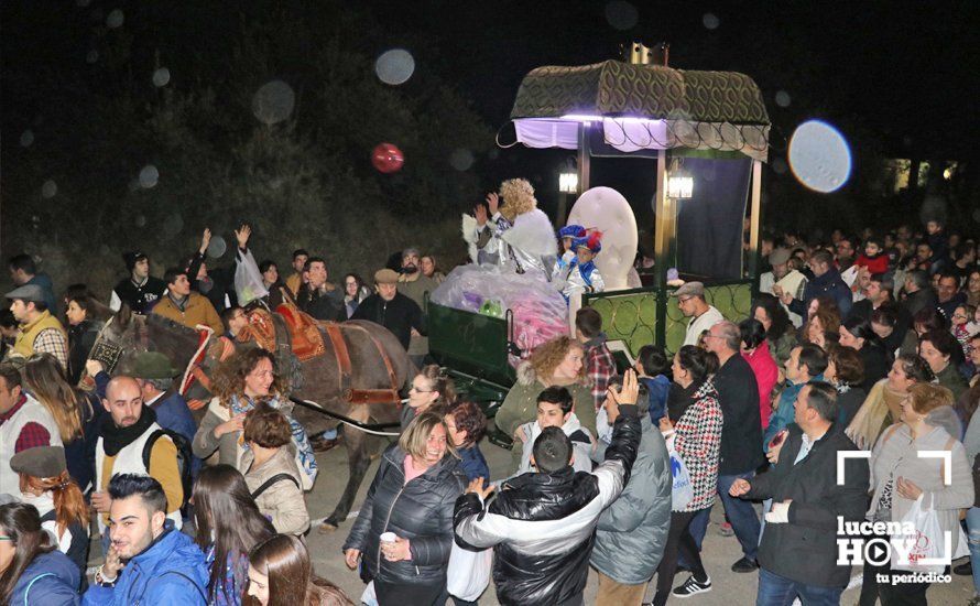 GALERÍA: Los Reyes Magos hacen una primera parada en Campo de Aras antes de llegar a Lucena