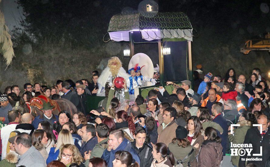 GALERÍA: Los Reyes Magos hacen una primera parada en Campo de Aras antes de llegar a Lucena