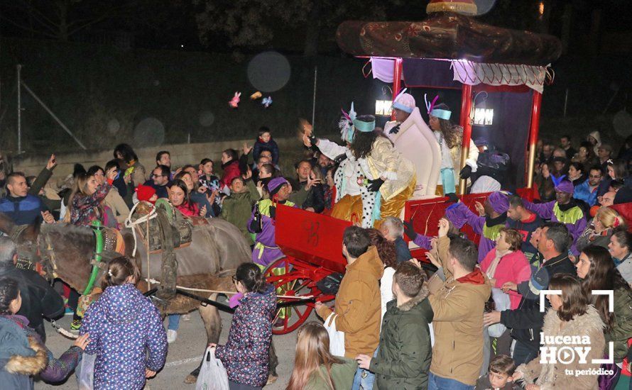 GALERÍA: Los Reyes Magos hacen una primera parada en Campo de Aras antes de llegar a Lucena