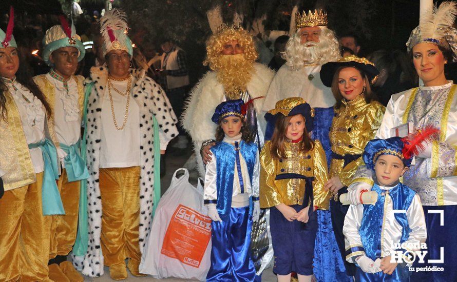 GALERÍA: Los Reyes Magos hacen una primera parada en Campo de Aras antes de llegar a Lucena