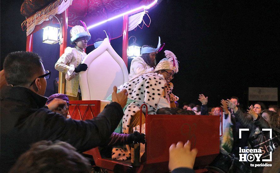 GALERÍA: Los Reyes Magos hacen una primera parada en Campo de Aras antes de llegar a Lucena