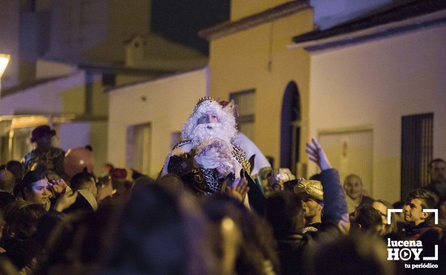 GALERÍA: Sus Majestades los Reyes Magos reparten regalos y caramelos en El Valle