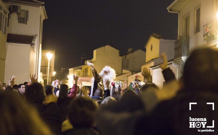 GALERÍA: Sus Majestades los Reyes Magos reparten regalos y caramelos en El Valle