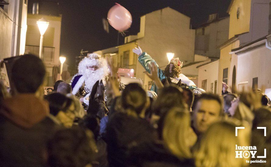 GALERÍA: Sus Majestades los Reyes Magos reparten regalos y caramelos en El Valle GALERÍA: Sus Majestades los Reyes Magos reparten regalos y caramelos en El Valle
