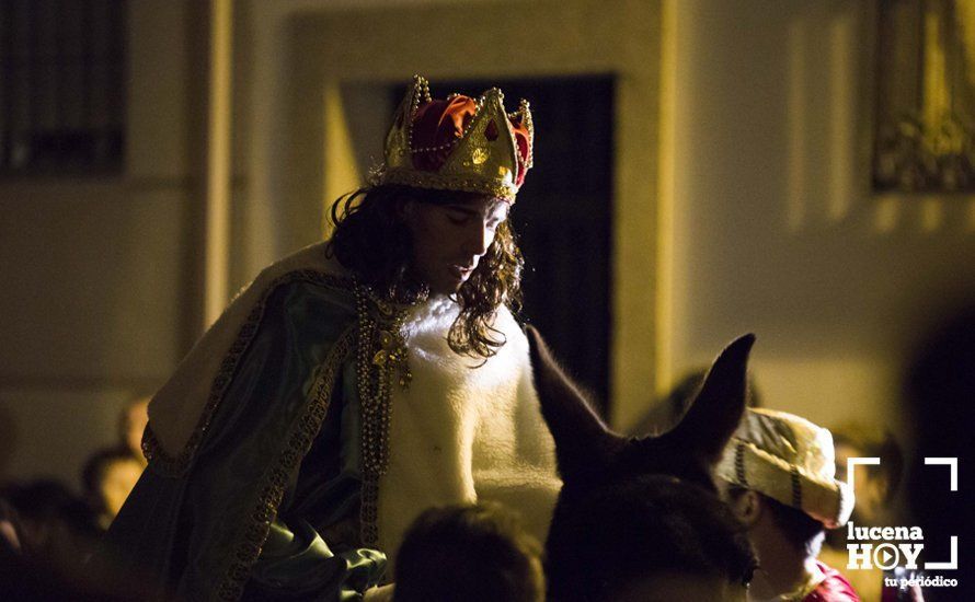 GALERÍA: Sus Majestades los Reyes Magos reparten regalos y caramelos en El Valle