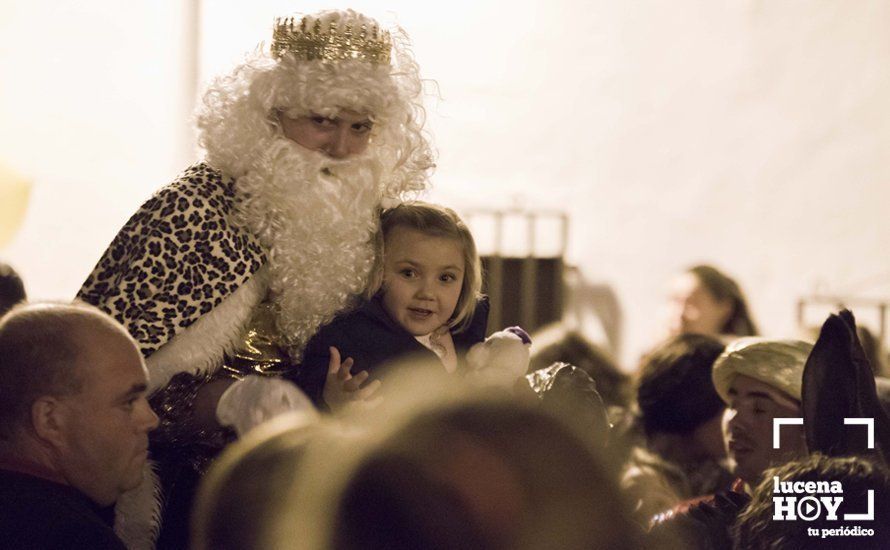 GALERÍA: Sus Majestades los Reyes Magos reparten regalos y caramelos en El Valle GALERÍA: Sus Majestades los Reyes Magos reparten regalos y caramelos en El Valle