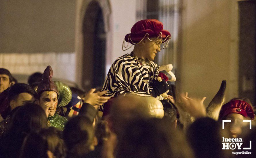 GALERÍA: Sus Majestades los Reyes Magos reparten regalos y caramelos en El Valle