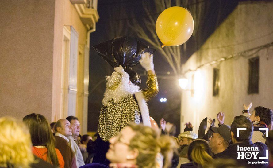 GALERÍA: Sus Majestades los Reyes Magos reparten regalos y caramelos en El Valle