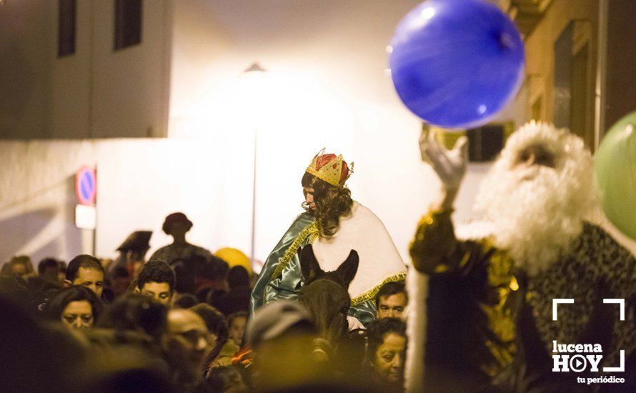GALERÍA: Sus Majestades los Reyes Magos reparten regalos y caramelos en El Valle GALERÍA: Sus Majestades los Reyes Magos reparten regalos y caramelos en El Valle