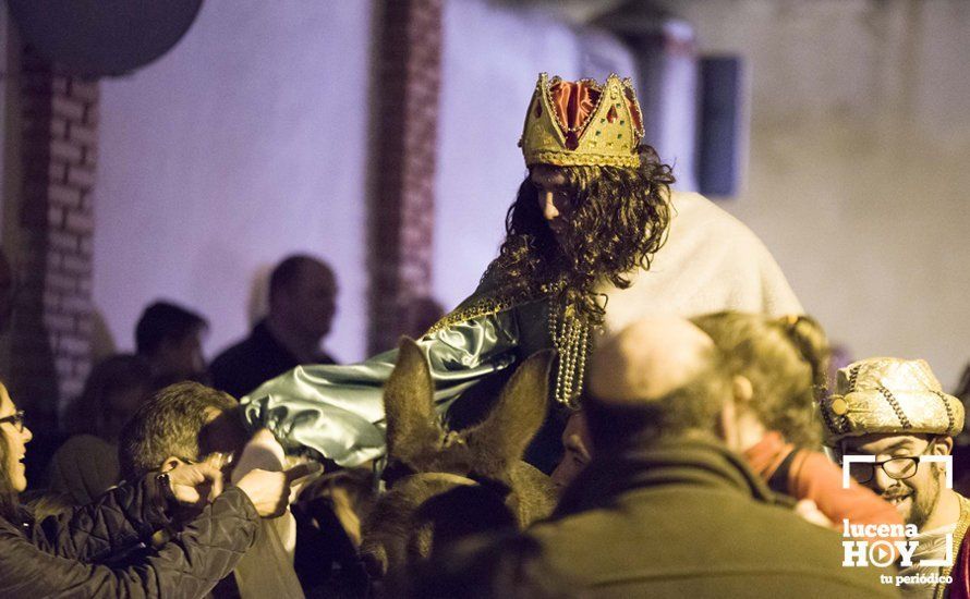 GALERÍA: Sus Majestades los Reyes Magos reparten regalos y caramelos en El Valle GALERÍA: Sus Majestades los Reyes Magos reparten regalos y caramelos en El Valle