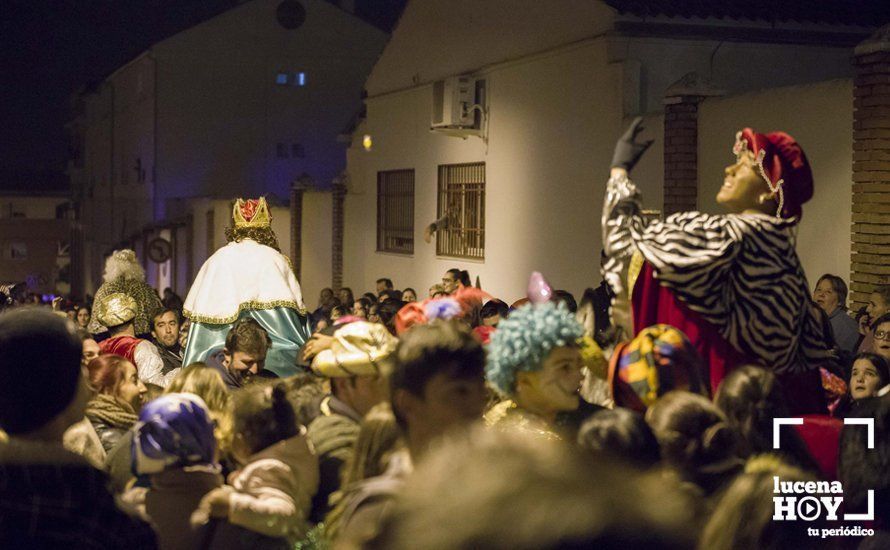 GALERÍA: Sus Majestades los Reyes Magos reparten regalos y caramelos en El Valle