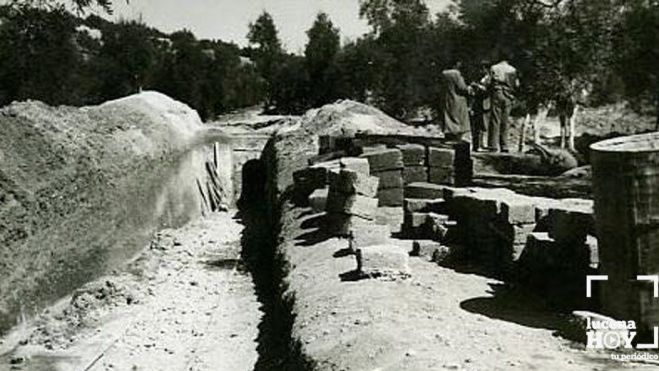 Obras de construcción de la canalización de agua desde el Nacimiento de Zambra mediado el siglo XX