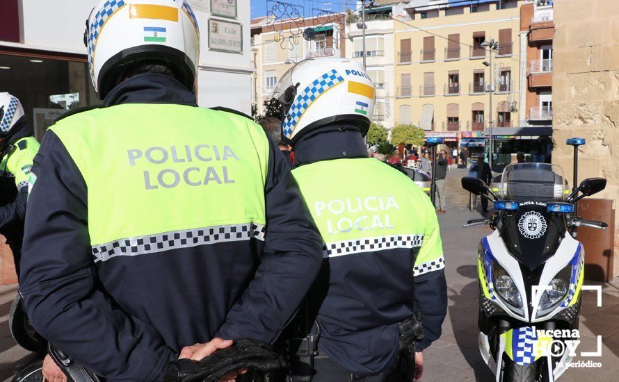 Dos agentes de la policía local. Archivo