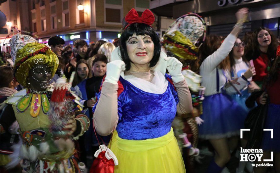 GALERÍA: Cientos de personas llenan de color y alegría el centro de la ciudad con el Pasacalles del Carnaval