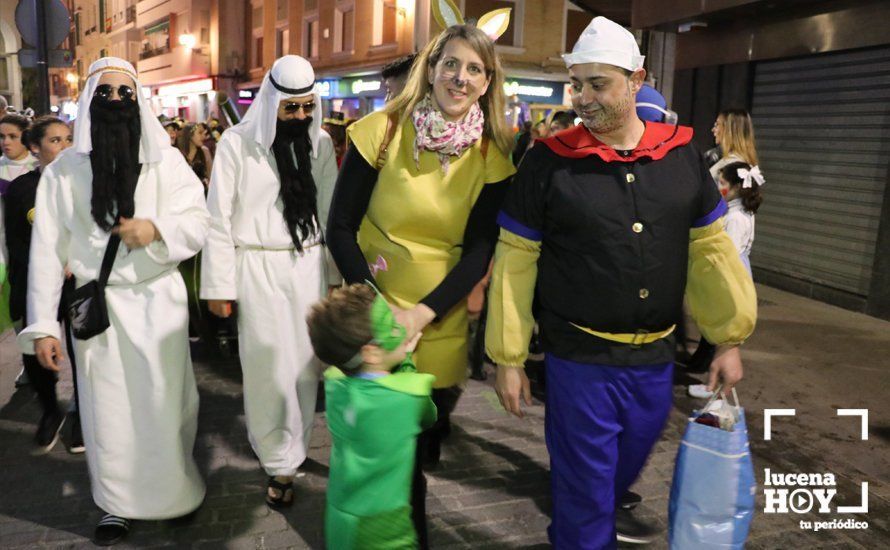 GALERÍA: Cientos de personas llenan de color y alegría el centro de la ciudad con el Pasacalles del Carnaval