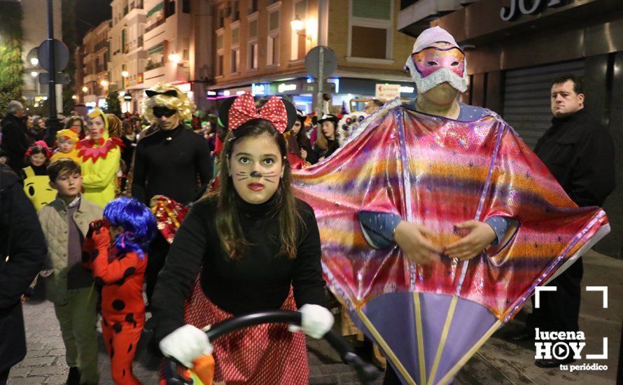 GALERÍA: Cientos de personas llenan de color y alegría el centro de la ciudad con el Pasacalles del Carnaval GALERÍA: Cientos de personas llenan de color y alegría el centro de la ciudad con el Pasacalles del Carnaval