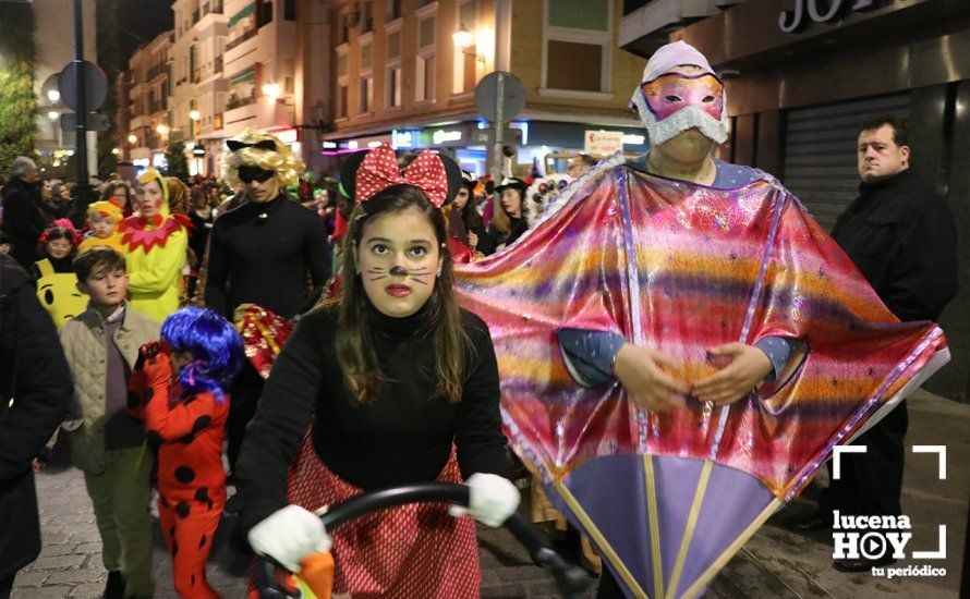 GALERÍA: Cientos de personas llenan de color y alegría el centro de la ciudad con el Pasacalles del Carnaval