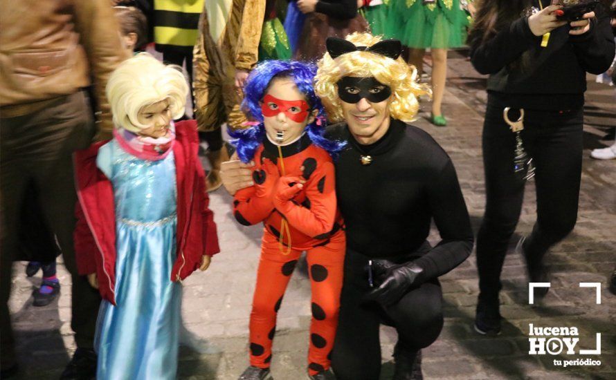 GALERÍA: Cientos de personas llenan de color y alegría el centro de la ciudad con el Pasacalles del Carnaval GALERÍA: Cientos de personas llenan de color y alegría el centro de la ciudad con el Pasacalles del Carnaval