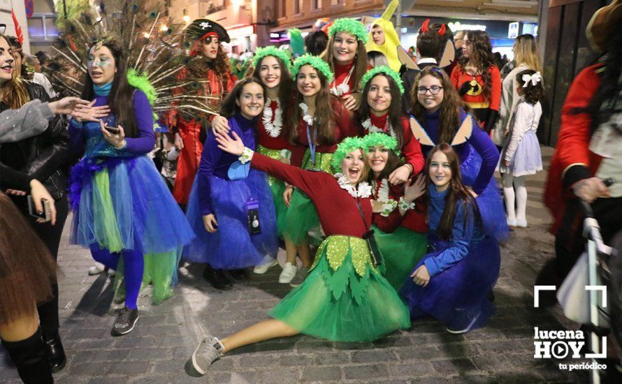 GALERÍA: Cientos de personas llenan de color y alegría el centro de la ciudad con el Pasacalles del Carnaval