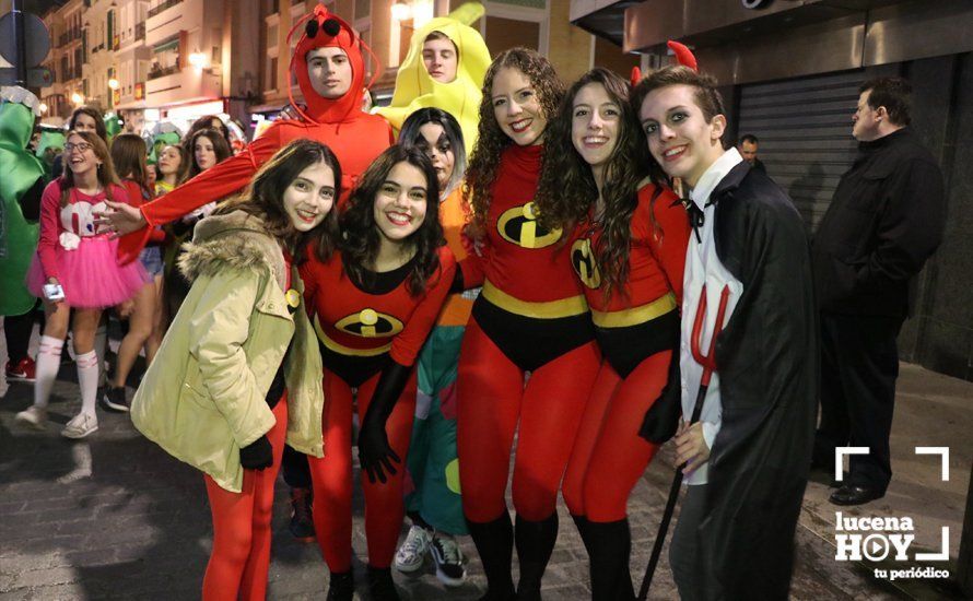 GALERÍA: Cientos de personas llenan de color y alegría el centro de la ciudad con el Pasacalles del Carnaval