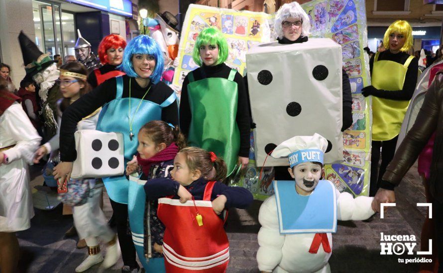 GALERÍA: Cientos de personas llenan de color y alegría el centro de la ciudad con el Pasacalles del Carnaval