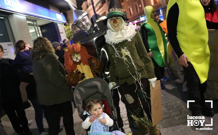 GALERÍA: Cientos de personas llenan de color y alegría el centro de la ciudad con el Pasacalles del Carnaval