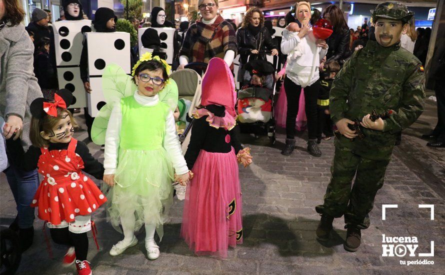 GALERÍA: Cientos de personas llenan de color y alegría el centro de la ciudad con el Pasacalles del Carnaval GALERÍA: Cientos de personas llenan de color y alegría el centro de la ciudad con el Pasacalles del Carnaval