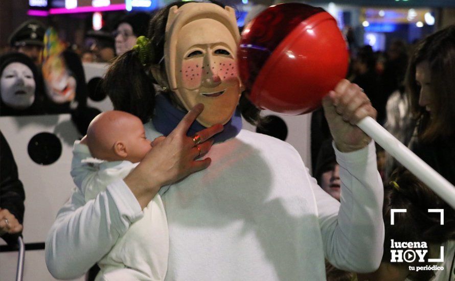 GALERÍA: Cientos de personas llenan de color y alegría el centro de la ciudad con el Pasacalles del Carnaval