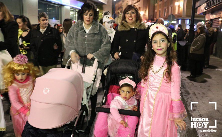 GALERÍA: Cientos de personas llenan de color y alegría el centro de la ciudad con el Pasacalles del Carnaval